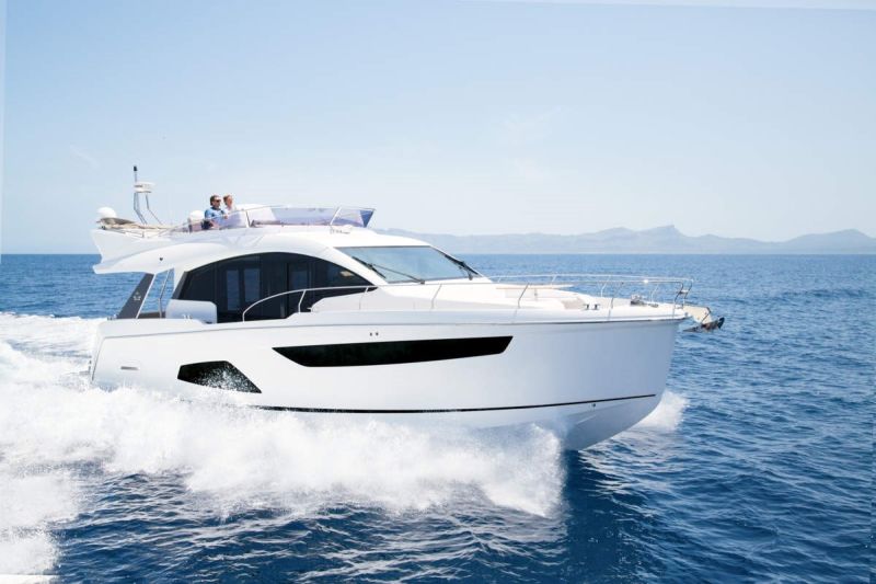 Один из главных номинантов European Powerboat of the Year: Sealine F530